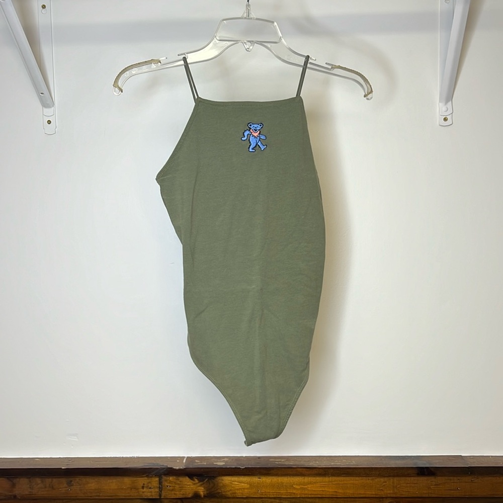 AEO Grateful Dead Dancing Bear Bodysuit in Green-‎ M